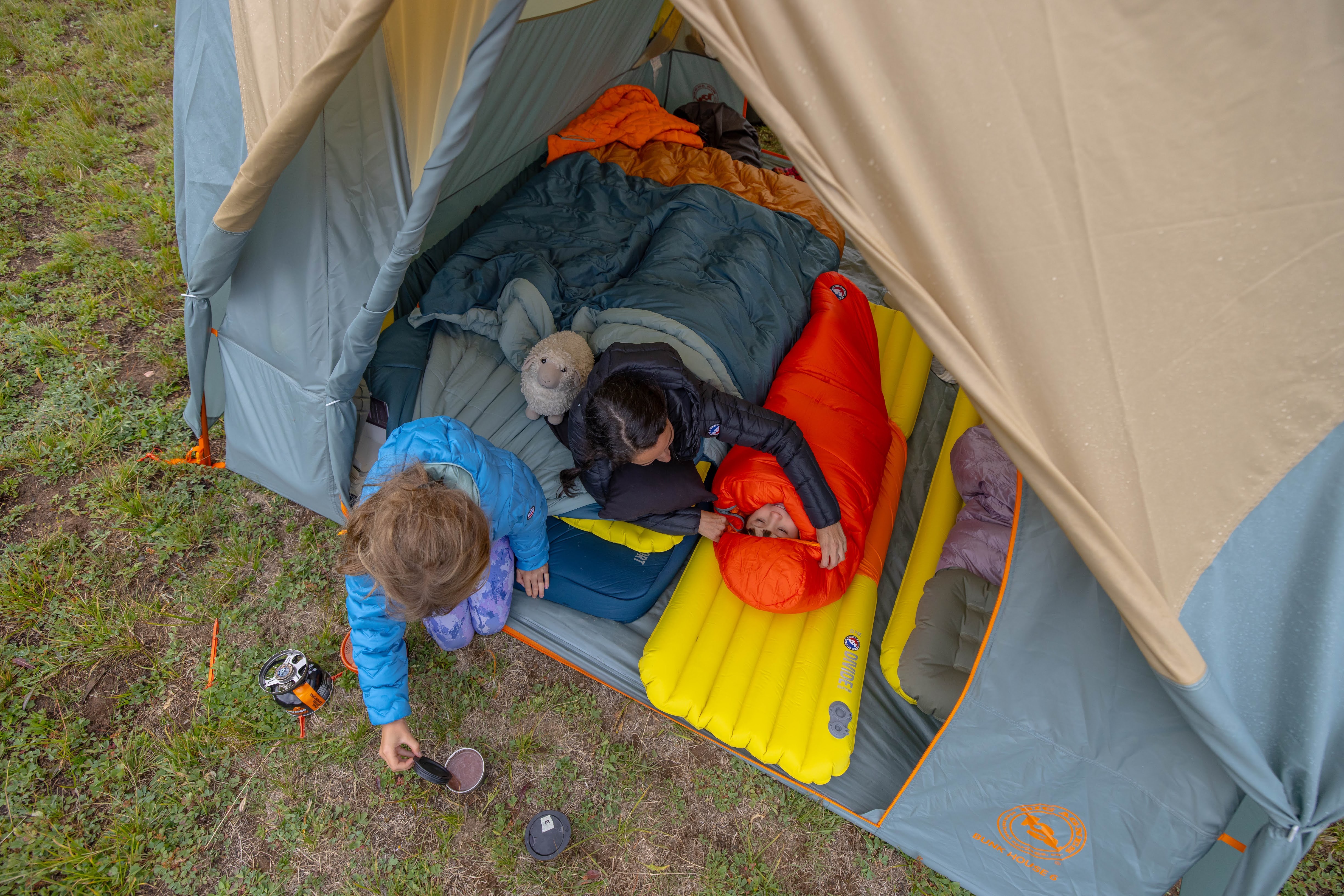 Big Agnes Little Red 20 Big Agnes Little Red 20 kids sleeping bag in tent