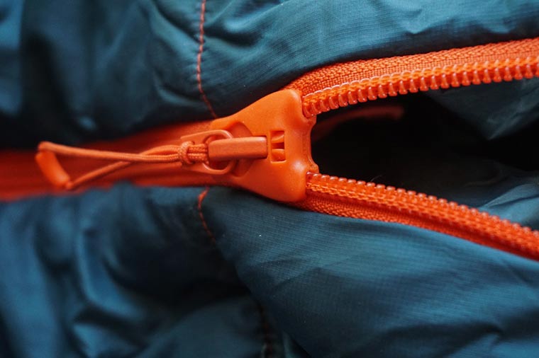 Close up of the anti-snag zipper head